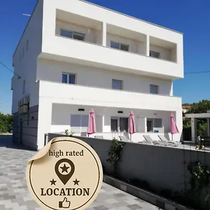 Vendégház Apartmant & Rosa Medulin, Pomer